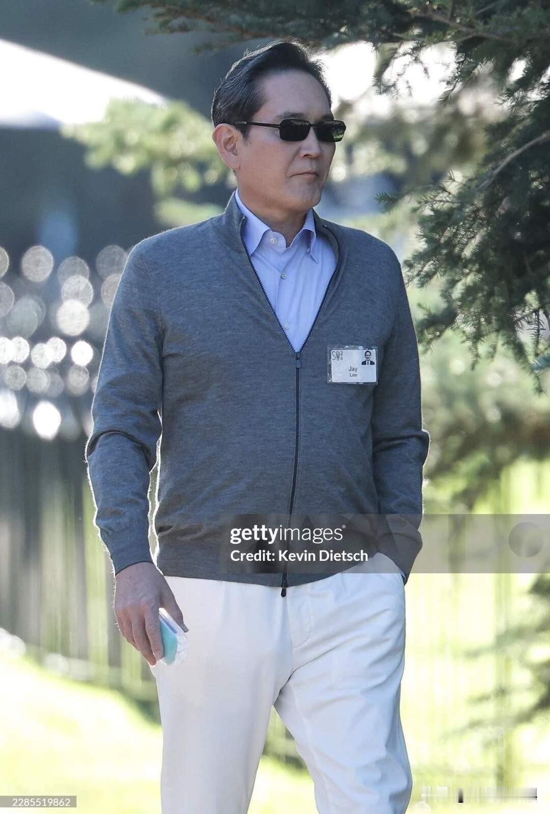 老钱思维碾压普通人认知三星李在镕这波操作真的封神。父亲离世留下1190亿遗