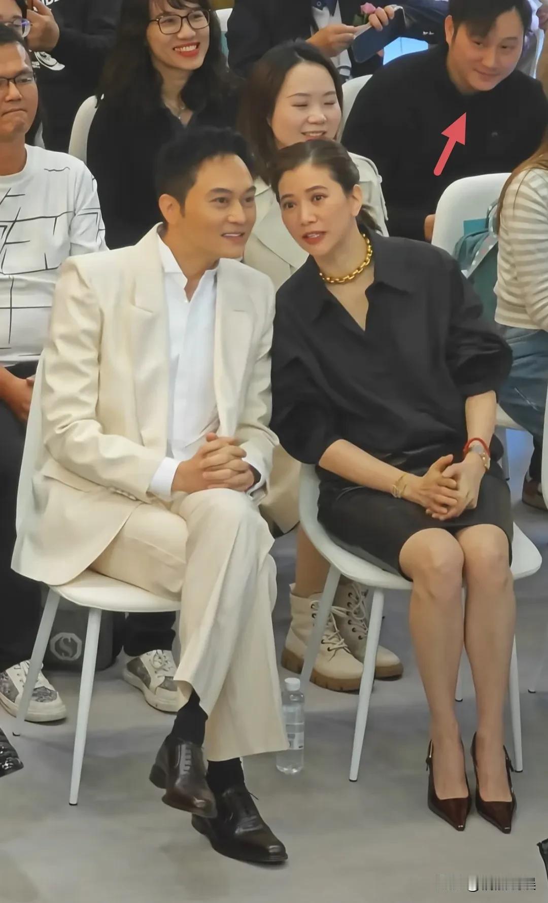 夫妻生理性喜欢就是不一样，分分钟都表现在行动里，细节上。张智霖、袁咏仪夫妻俩现