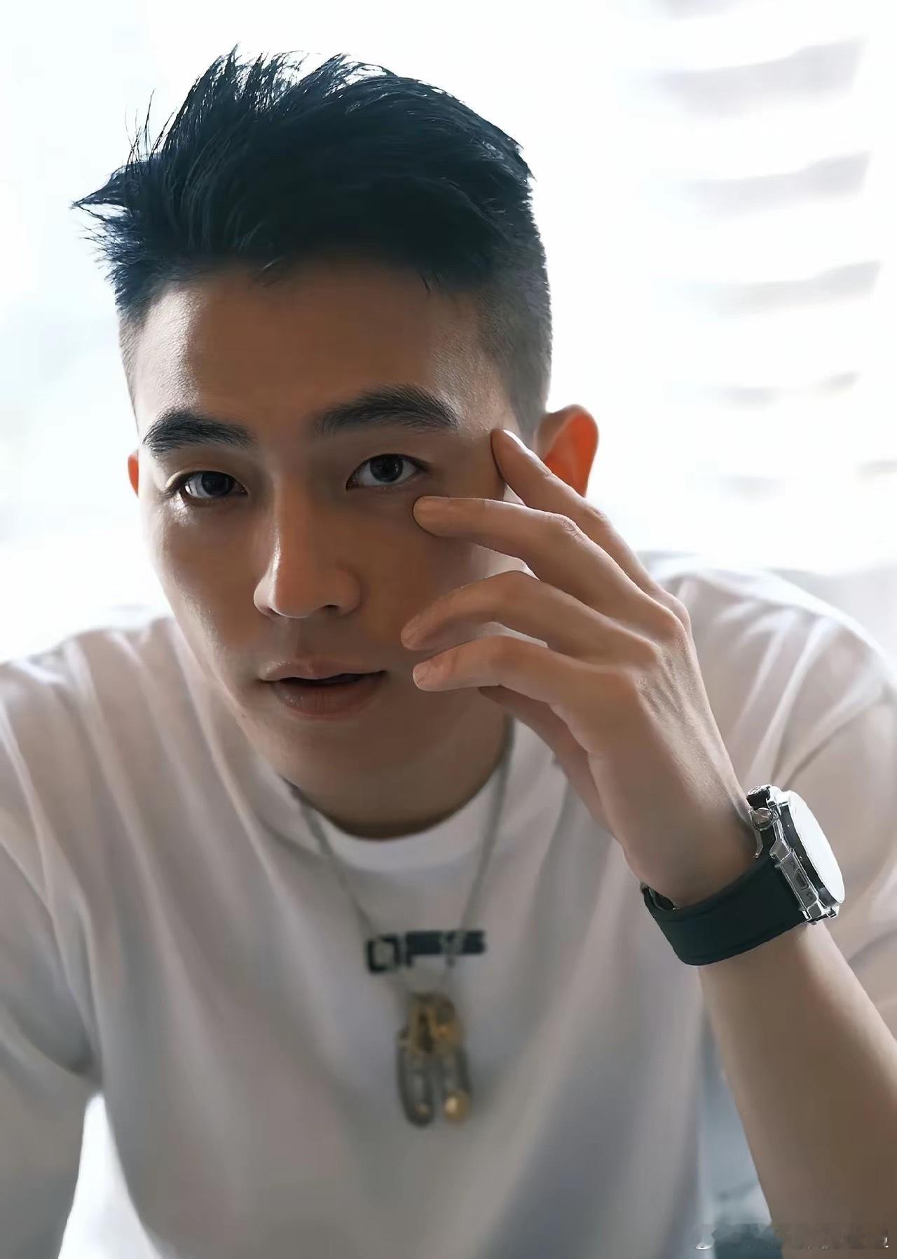 杨幂怕是憋了一肚子火，​自己带9位老戏骨搭戏也就算了，​但更让她想不通的是，竟然