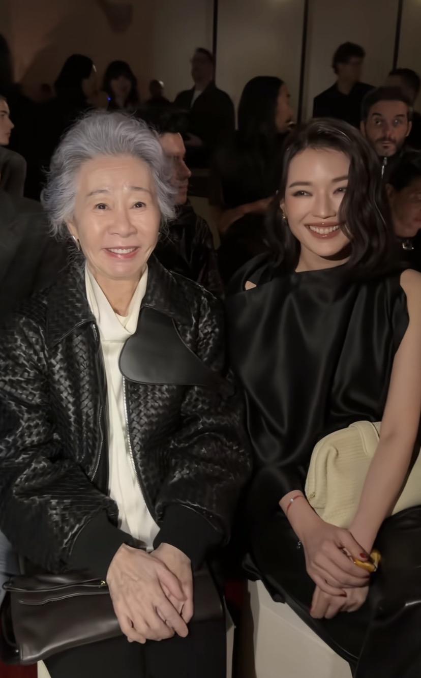 韩国人是真的很爱护肤啊！不管多大年纪的人，皮肤都是光滑透亮。尹汝贞都80岁