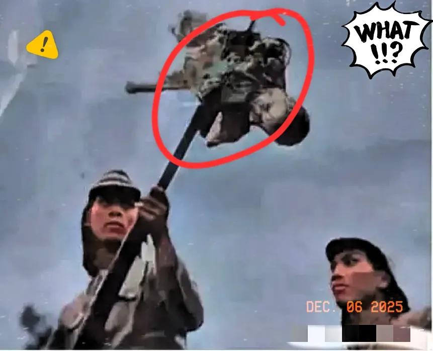 南京大屠杀发生期间，侵华日军少尉佐藤健一曾拍下一张极其残忍的照片——他把婴儿挑在