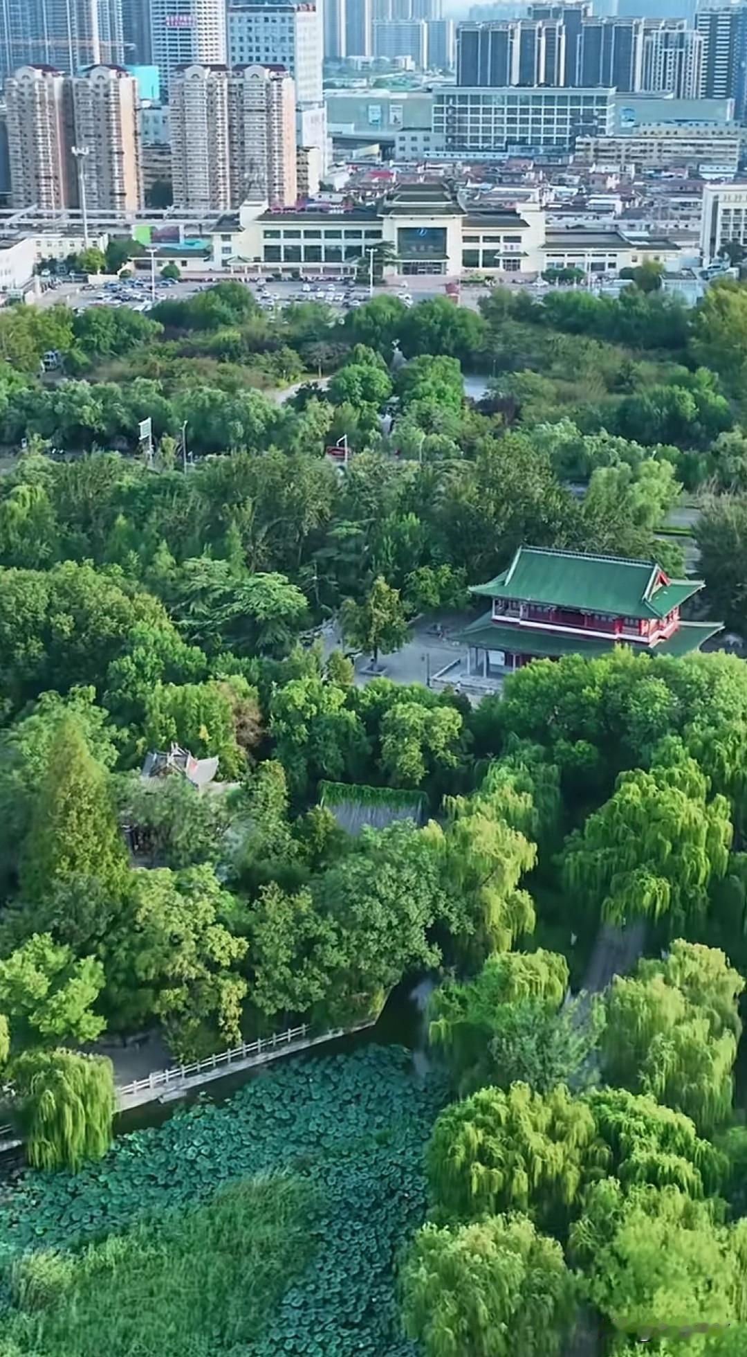 大明湖火车站济南古城北门