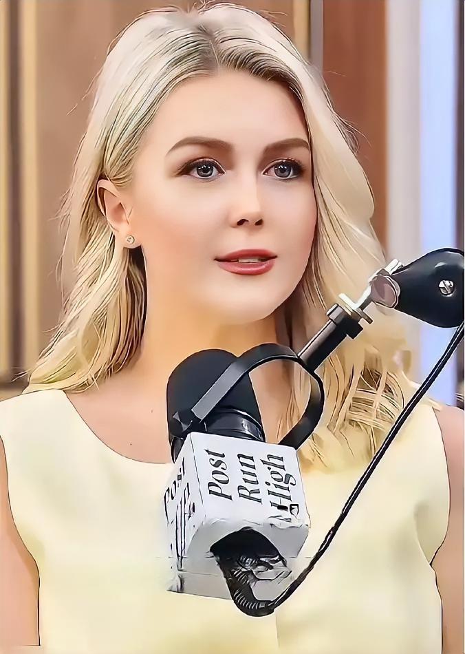 有没有发觉，白宫这位年轻的女发言人莱维特好像变漂亮了近日，莱维特接受采访被问