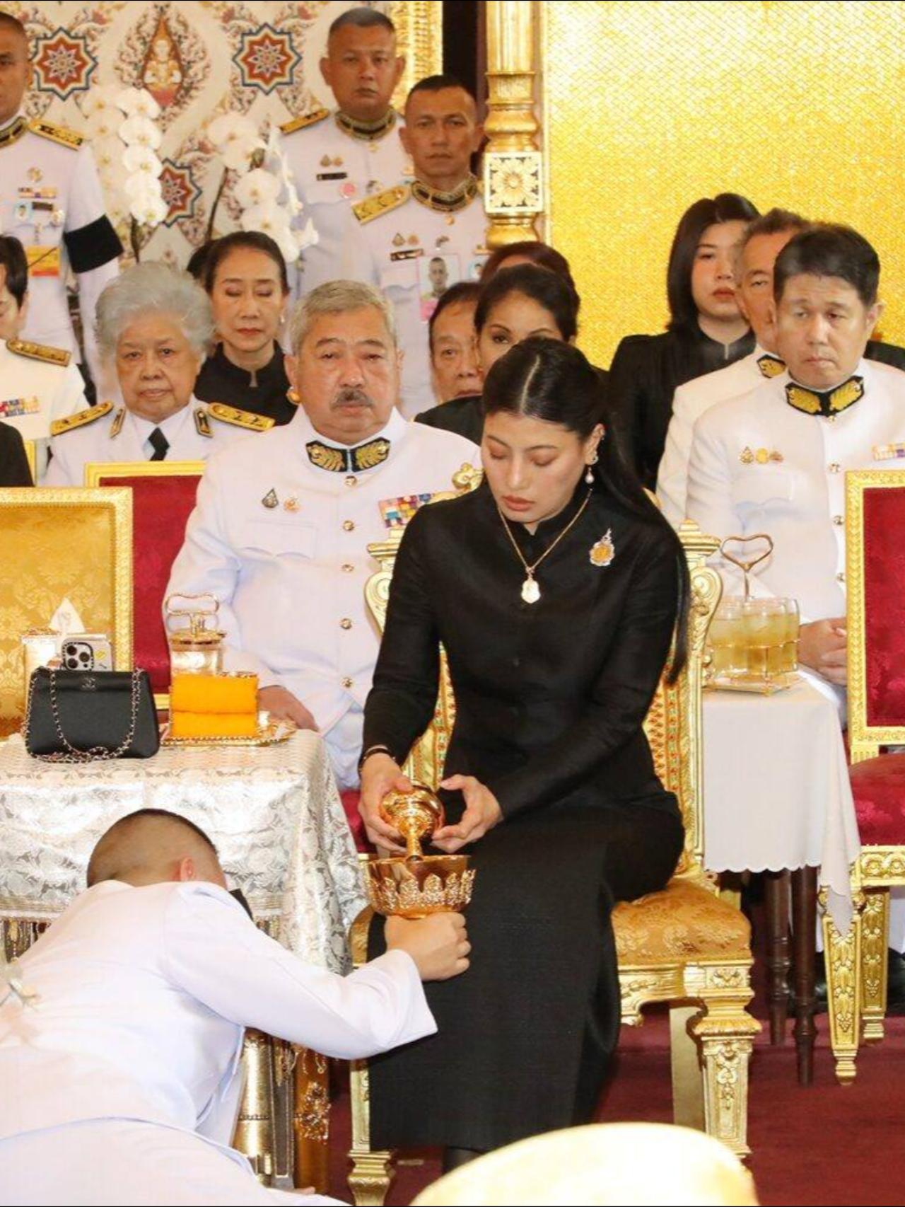 思蕊梵公主出席国葬,送别诗丽吉太后泰国思蕊梵公主殿下,现身曼谷大皇宫都喜玛哈普