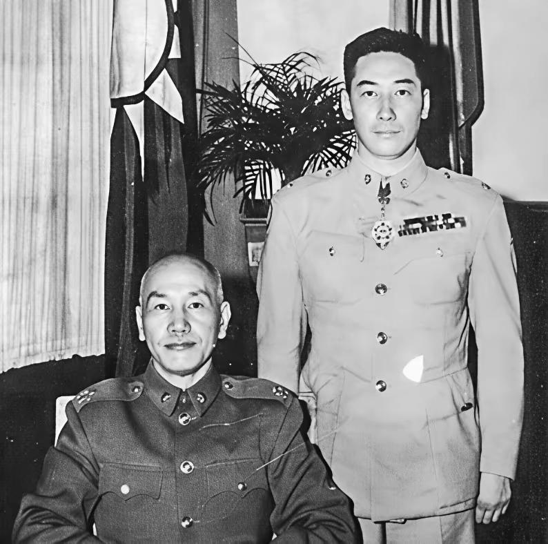1942年，蒋纬国在这儿当连长，愣是没人知道他是老蒋的儿子。火车上碰上个少将