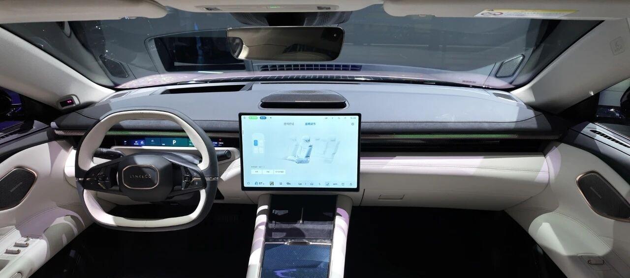 领克10EM-P掀桌子！17.38万起，全系激光雷达+四驱，不过它也有缺点！领