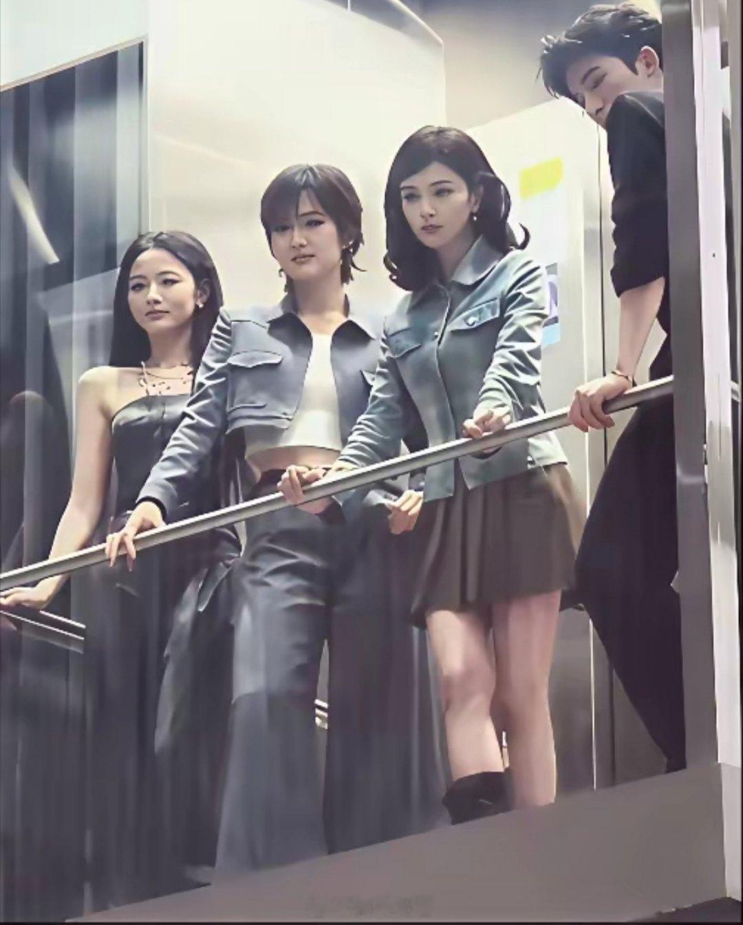 突然有点理解于正了，赵晴的美貌真的很出众。