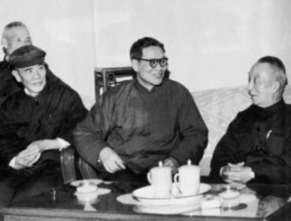 最近看了一本民国大特务沈醉的回忆录，他在书中写了自己18年的特务生涯。比如他初中