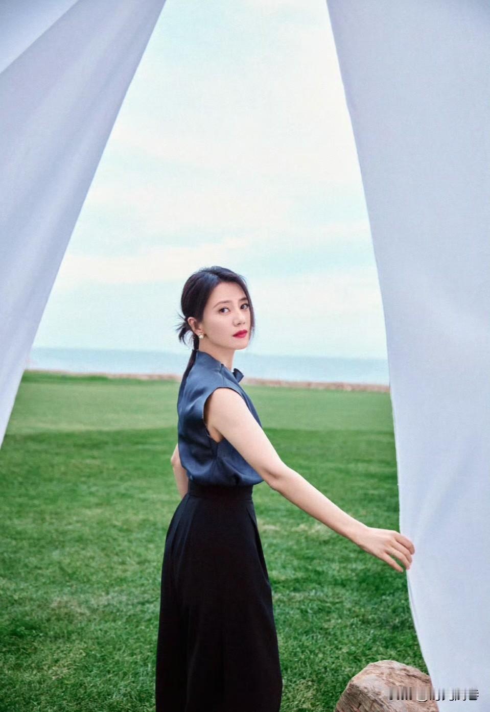 高圆圆田园风写真，景美，人更美！