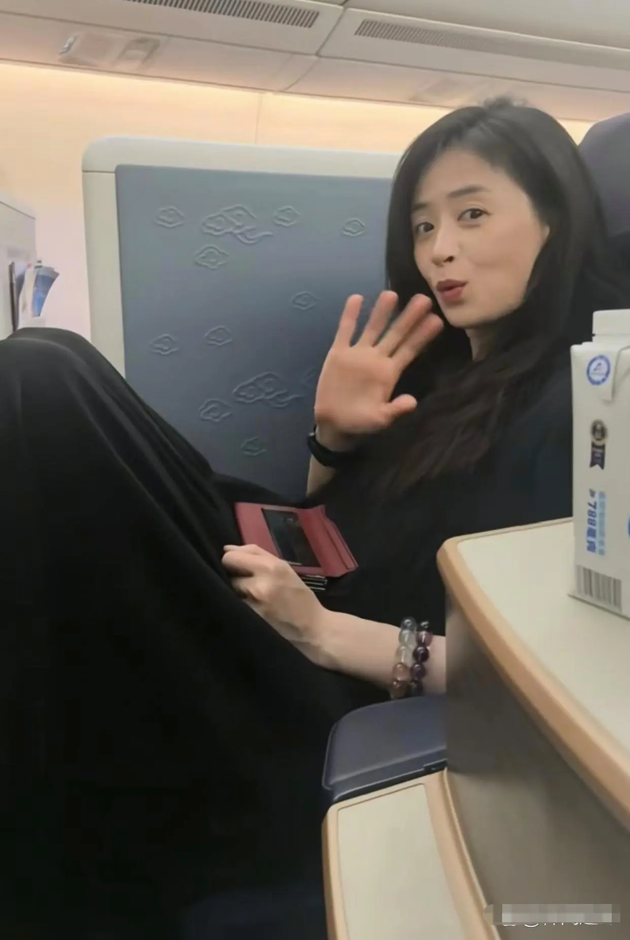 电视里面一般般，真人巨好看
