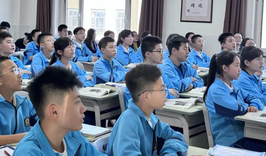 有经验的老师，从初一就能看出孩子在学习上有没有优势了！1、初一就把初中三年的