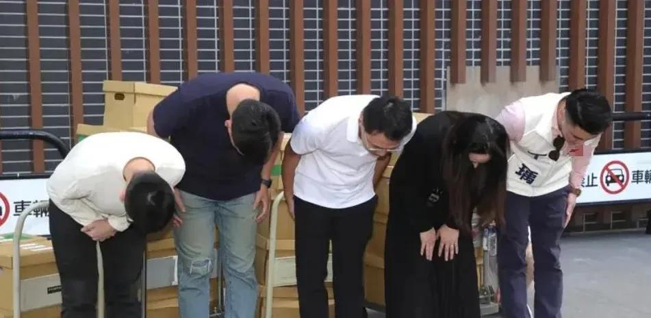 罢免民进党立委吴思瑶、吴沛忆昨天双双宣告失败，罢免吴思瑶因送件人不是领衔人张克晋