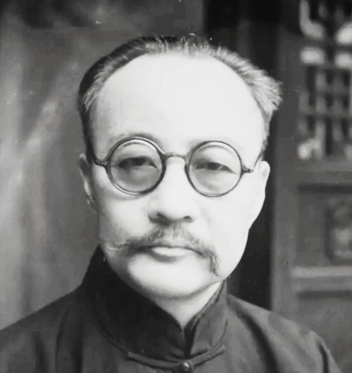 抗日战争爆发后，李烈钧把自己七个儿子中的五个都送上了抗日前线。除长子李赣鹏行医、