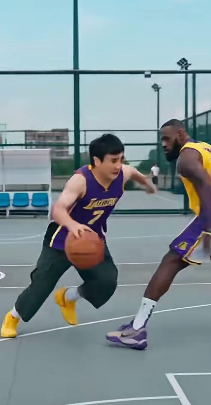 腾哥，过分了！[捂脸哭][捂脸哭][捂脸哭]沈腾打爆詹姆斯的视频不胫而走，腾哥这身肥