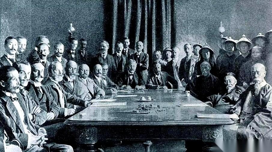 八国联军拿走的那笔赔款，后来有个奇景：七个国家排着队，把钱给退回来了。只有一个