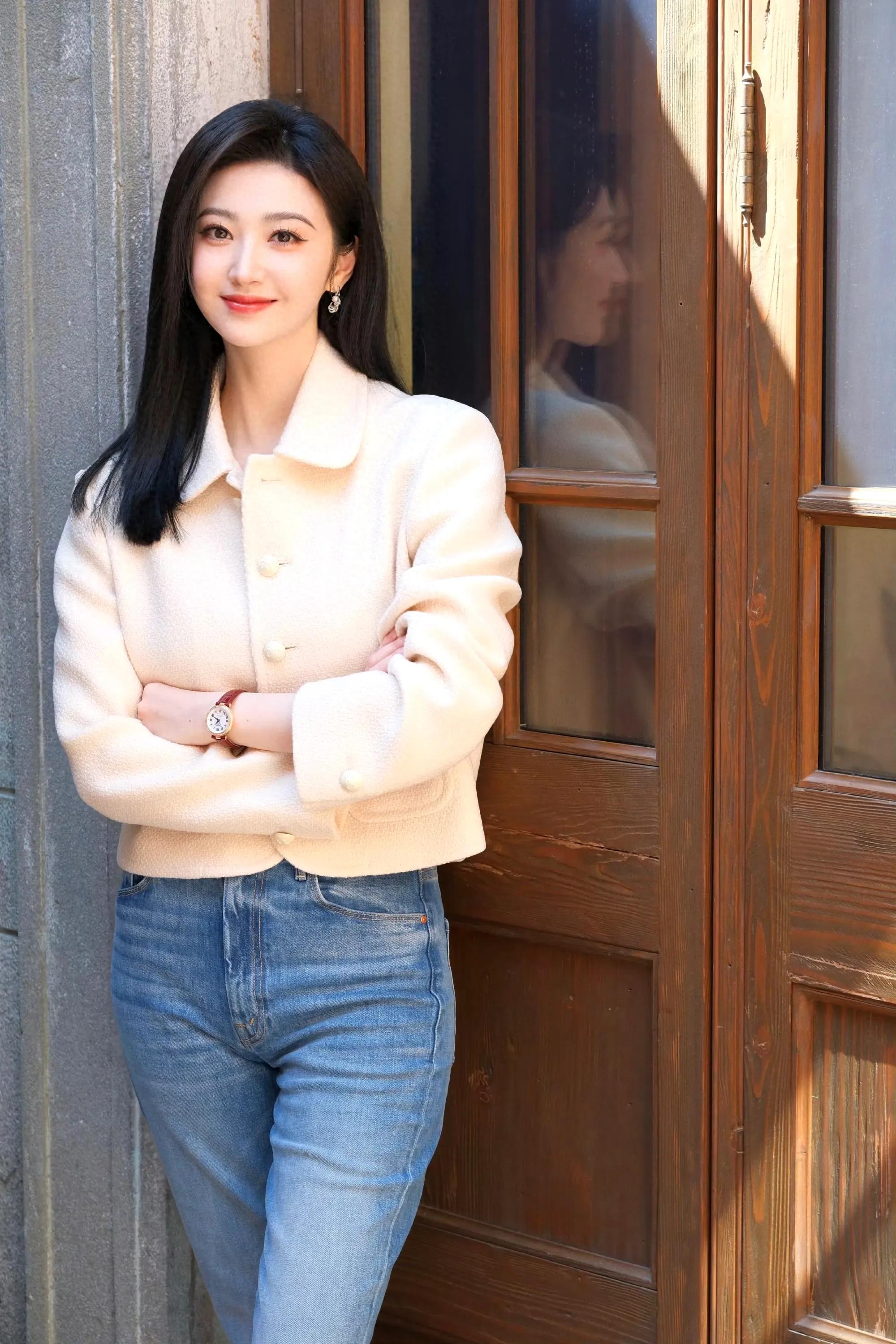 女星景甜温柔甜美造型：一颦一笑皆美人！