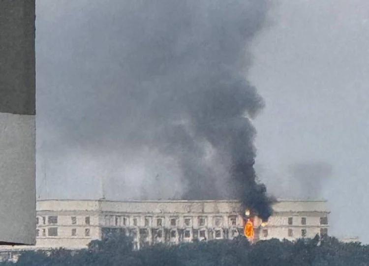 泽连斯基不用跑了。也不用害怕了，乌克兰有可能会灭国了，或许这就是他想要看到的呢。