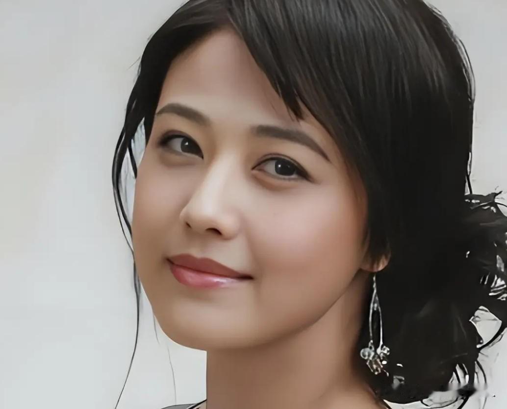 1998年，周海媚患上一种病，富豪男友马上咨询医生，当医生告知他这种病的特征，男