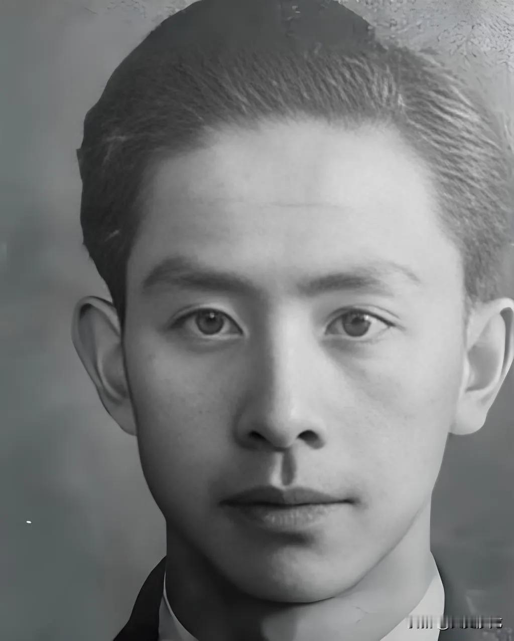1948年，地下党员盛超群落入敌手。受尽酷刑后，他突然松口，交出一份12人的“暴