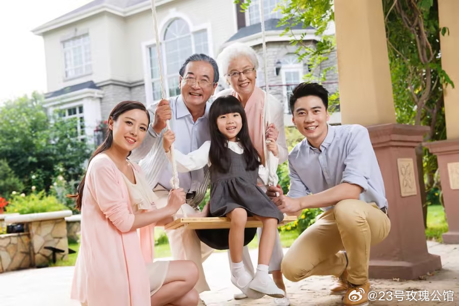 发现一个社会现象：很多有儿子的家庭，只要儿子和儿媳另外买了房，不跟父母住在一起，