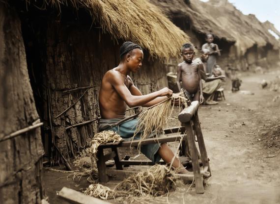 这张照片由美国社会学家、摄影家西德尼·甘博于1917年在四川遂宁县拍摄，一位赤裸