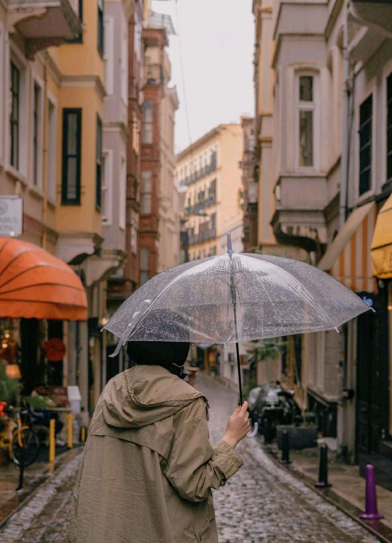 刘震云：）人性善恶，全在富贵贫贱间。落魄一次，就知人情薄凉，就懂人性真相。