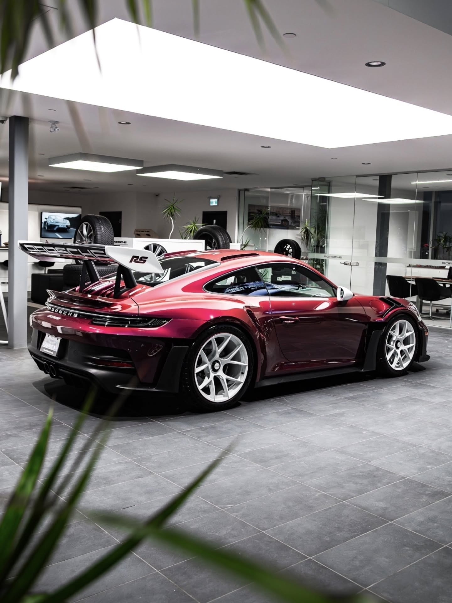 从每个角度看都令人印象深刻：这款911GT3RS代表了第三例Chromafl