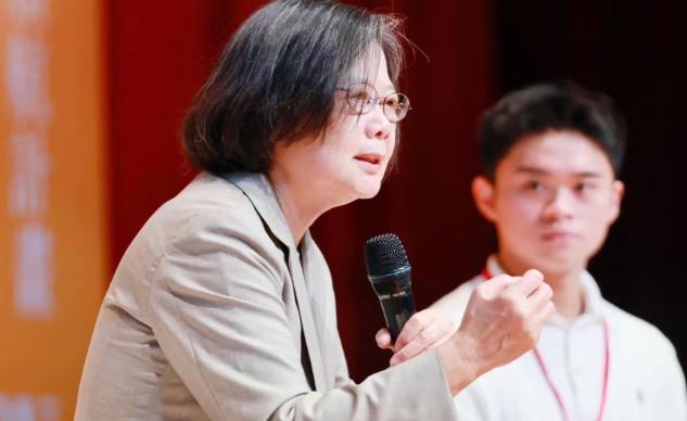 台湾地区前领导人蔡英文接受，采访过程当中，她故意放出一个极具冲击力的数字，到处制