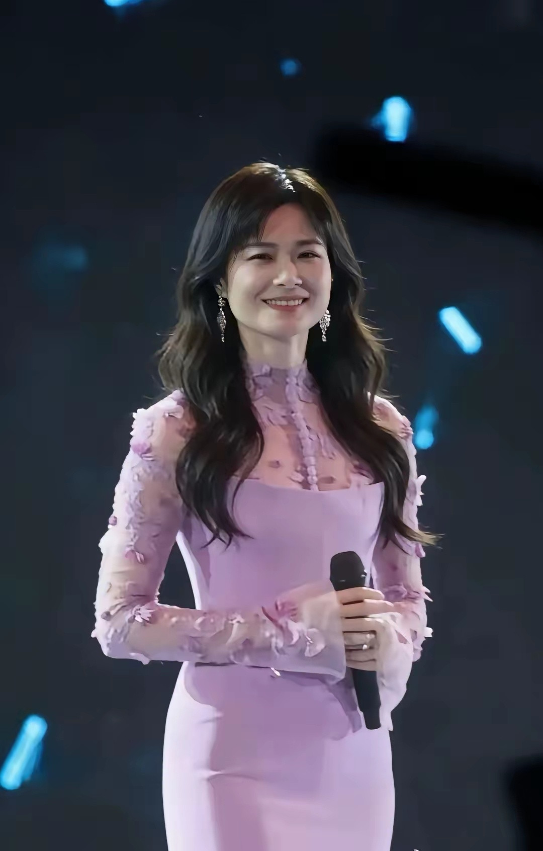 李宇春终于有女人味了！太美了！