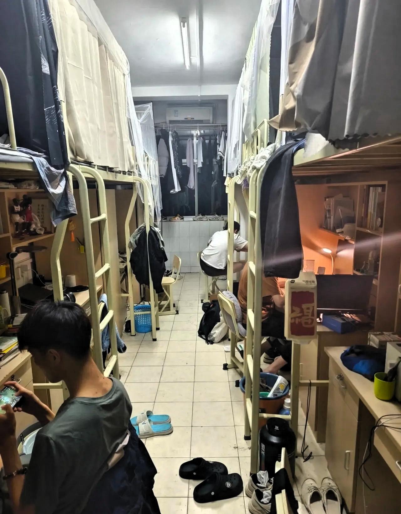 “真是愁死了”，一位母亲发帖哭诉，儿子去年凭高分考入武汉大学，读了一学期就状态不