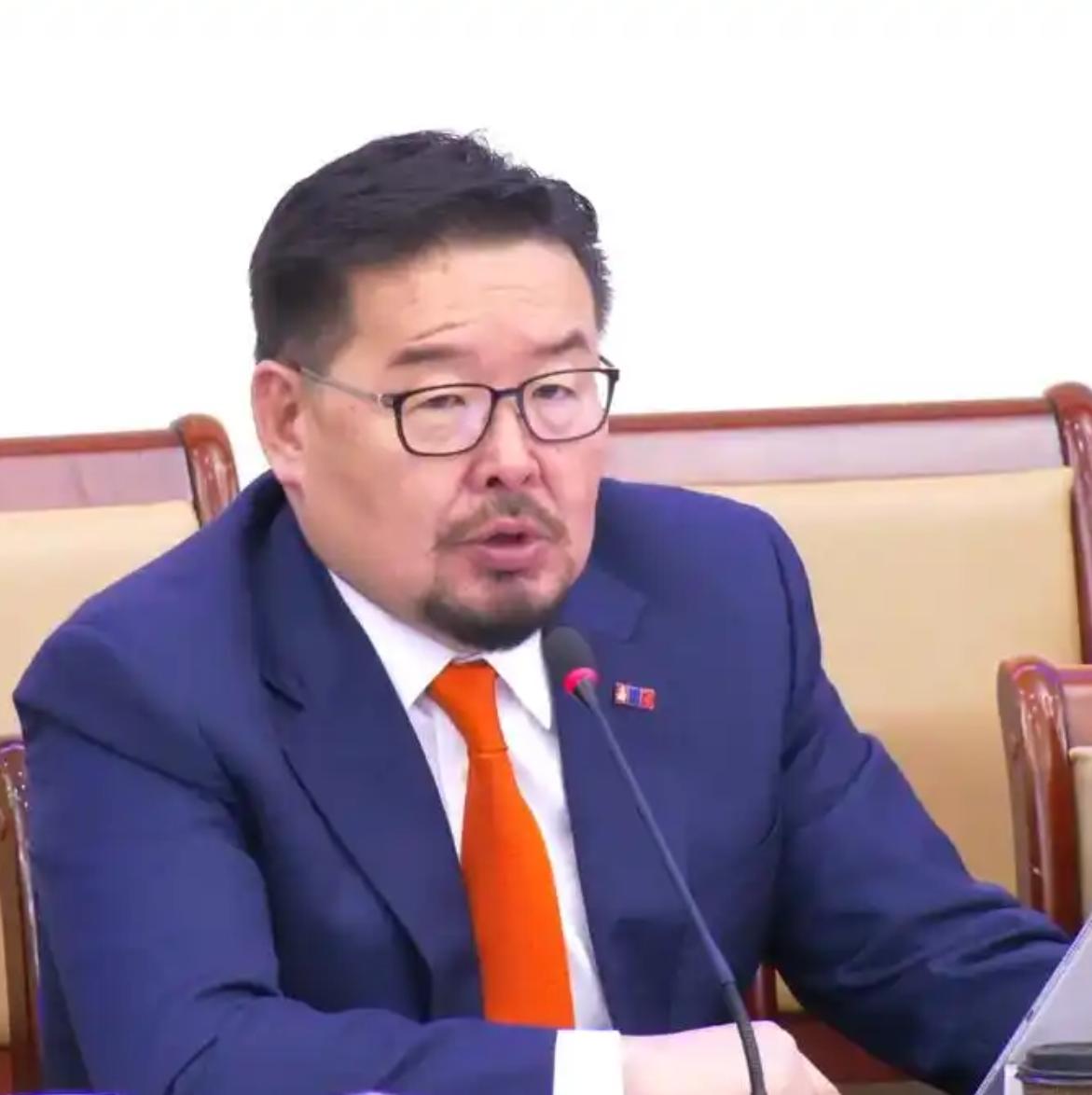 脱离不了折腾的命运，承受不了外来压力的小国，搞什么体制也是个附庸！3月2