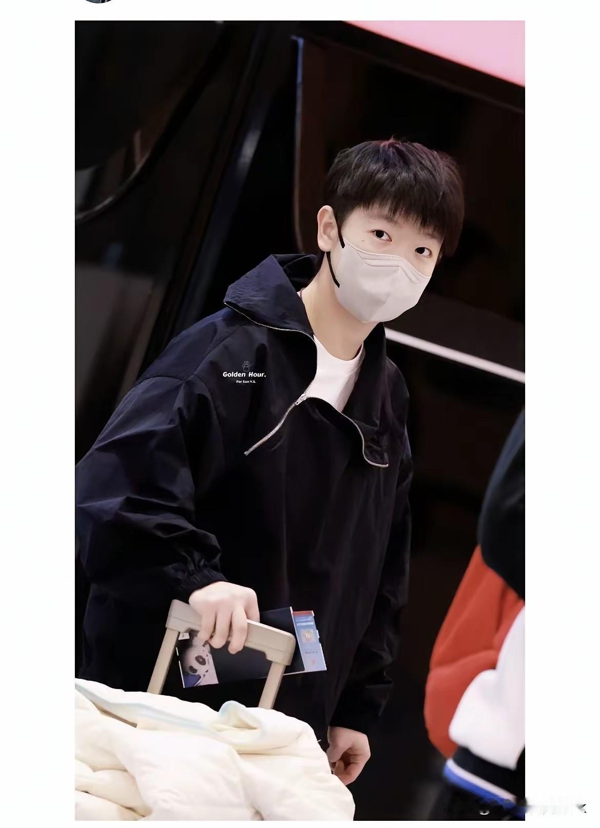 莎莎穿一次就让这衣服卖断货了，好强的带货能力呀！今天这衣服很适合莎莎，比较休