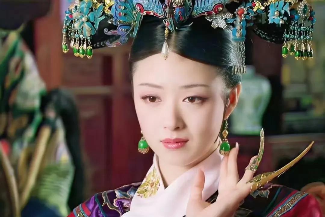 网友提问华妃如果没有自戕，年贵人会怎样？只能说，难啊！她自己造孽太多、树