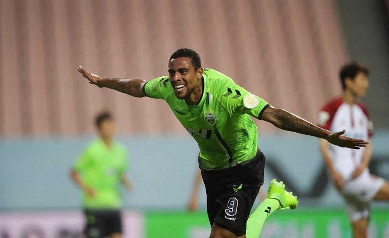 上海海港的古斯达沃，如果真的是去了河南杜康，他真的就能顶替已经离队的卡多索吗？这