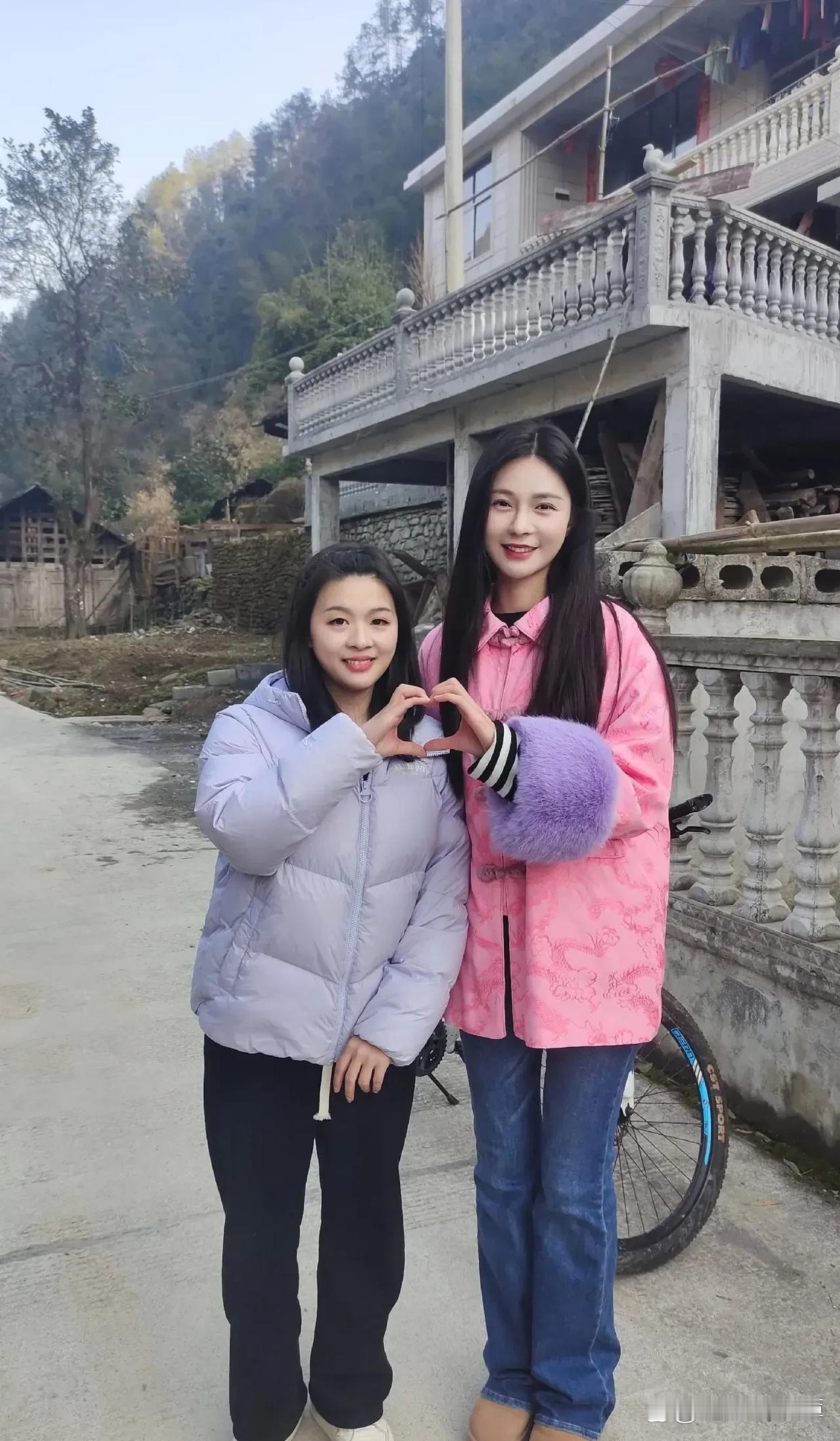 沈梦辰身边这位美女看着好眼熟，可就是想不起名字！