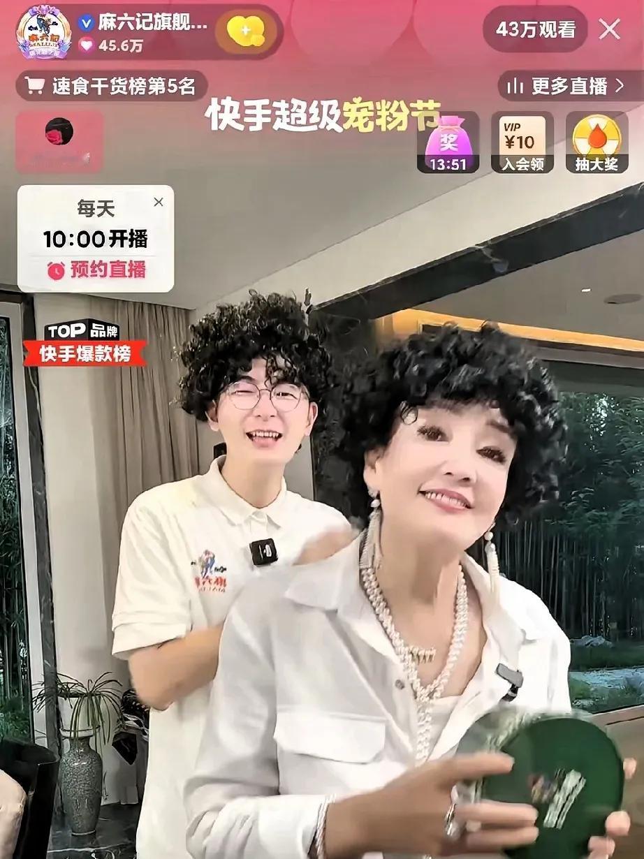 兰姐复播第二天空有几十万人看却没人买东西这事儿藏着直播圈兰姐穿白衣服显得挺精