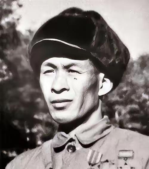 “侦察英雄”—张兰亭，被老美写进教材的“反面典型”竟然因为打仗太损太狠这话