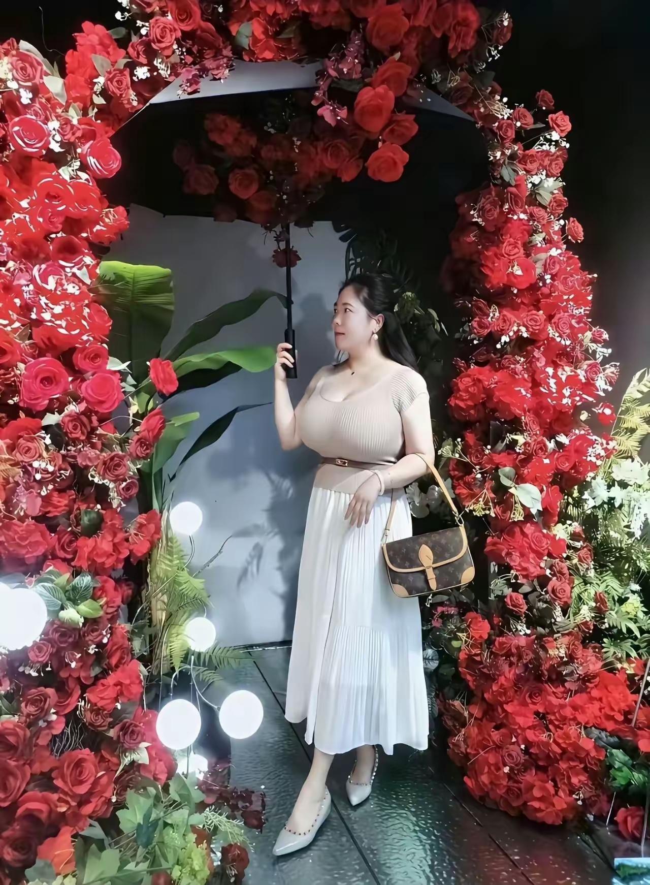 不是每一个女人的四十岁，都能活的这样潇洒的。毕竟，心态决定了你面对生活的态度。
