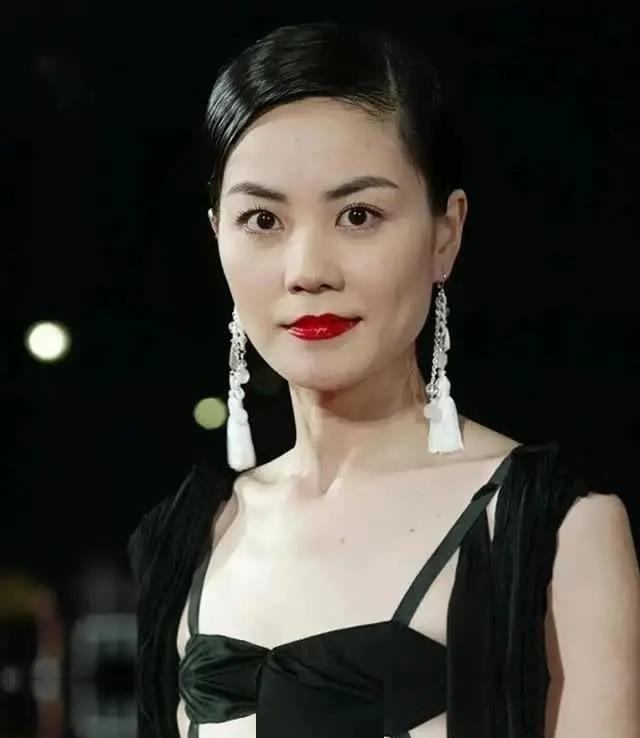 瞿颖：“我起初认识王菲的时候，是那英带着我去和她打麻将，她是我的偶像，我不