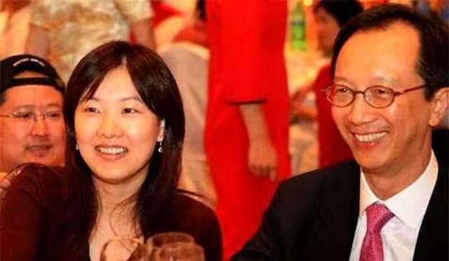 梁锦松这人，真不是那种靠家里有钱才混出来的阔少。1996年，花旗银行开给他2