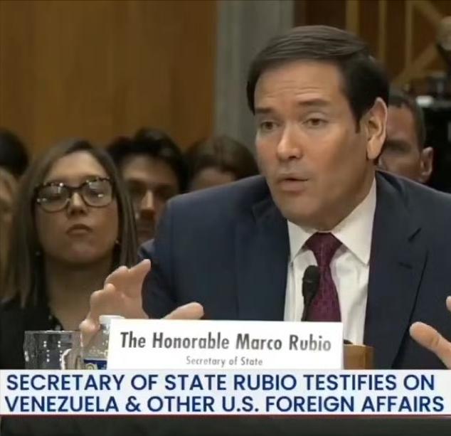 携枪带炮从万里之外跑到伊朗家门口，然后质问伊朗：你是不是准备打我？美国国务卿