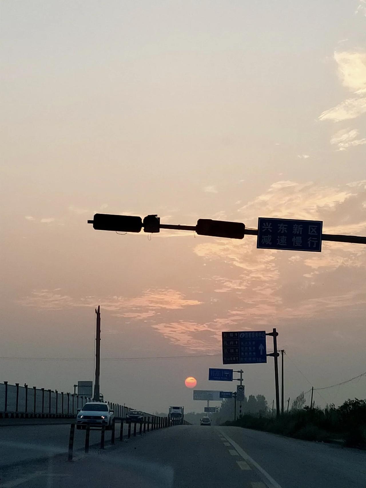 见了个相亲对象，是我爸的同事介绍的，没说太细，只说了身高有一米八，学计算机的，我