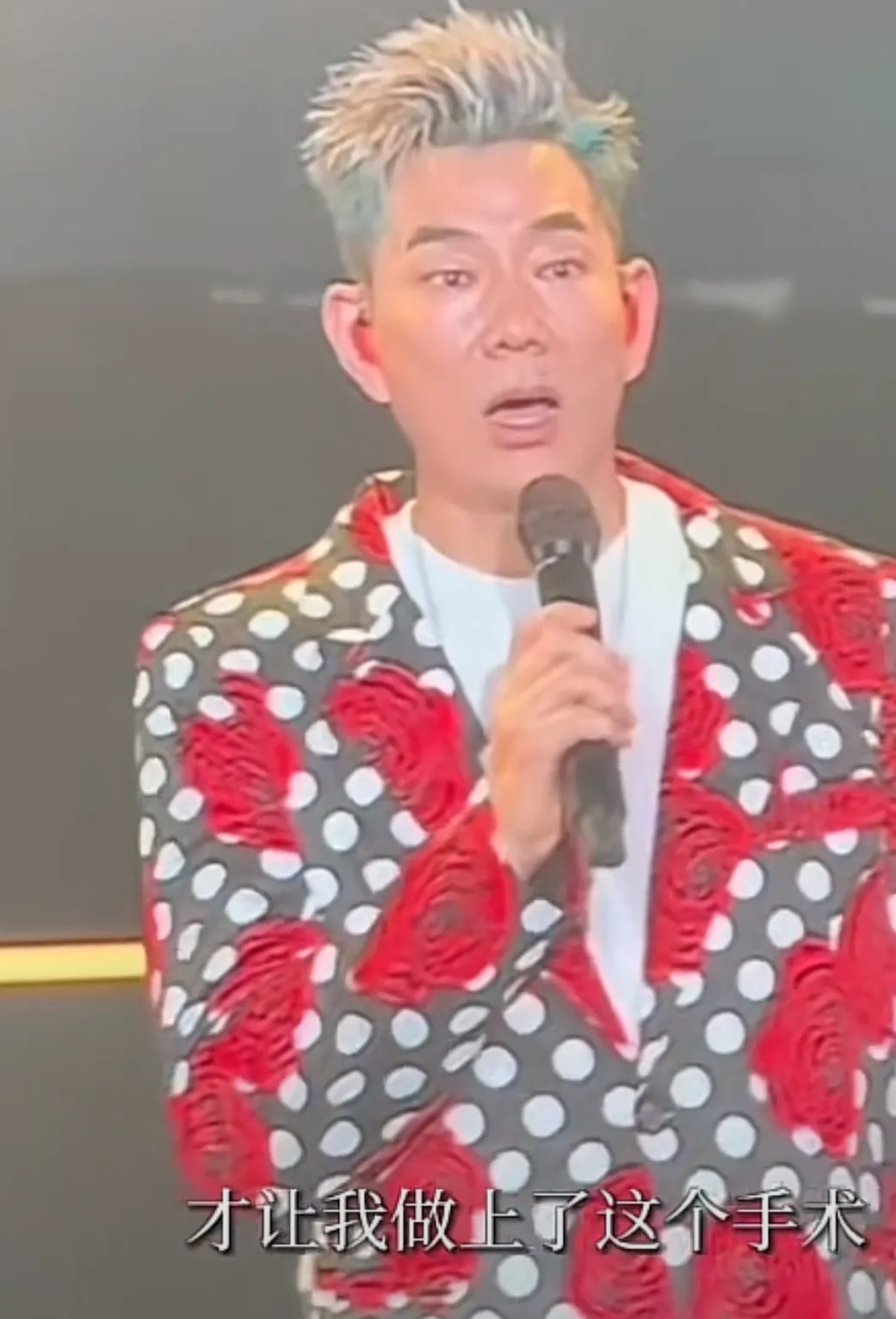 任贤齐，泪崩了！任贤齐沈阳演唱会上发生了一幕，彻底让他激动泪崩，甚至一度哽咽的说