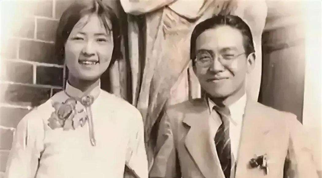 林徽因去世7年后，61岁的梁思成续娶34岁的林洙。一天，林洙趁梁思成不在家，偷偷