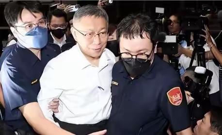 离谱！柯文哲被判28年6个月，宣判前2天竟要赴日参加儿子毕业礼。谁能想到？被起诉