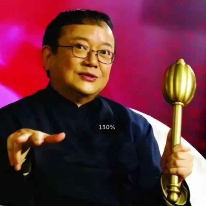 2012年，王刚在《天下收藏》节目中，砸了价值2亿的“甜白釉压手杯”后，被收藏人