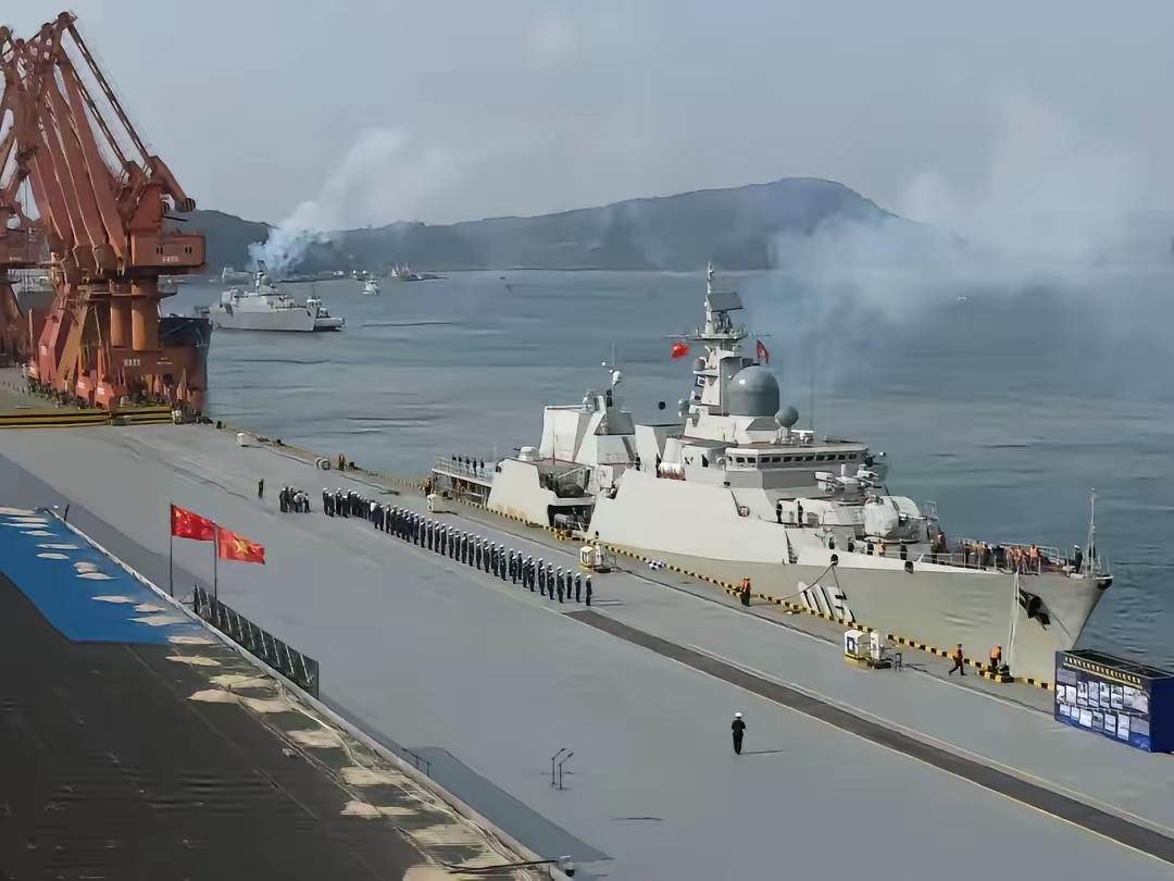 越南海军其实可以争取一下，引进中国两款驱逐舰，这就是一艘051B和2艘052B。