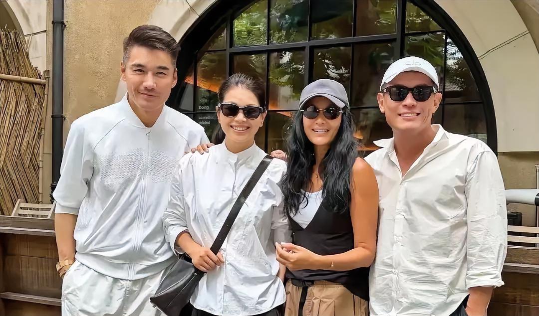吕燕在上海约瞿颖和胡兵小聚，三人同框，她竟意外成了最有女人味的那位。