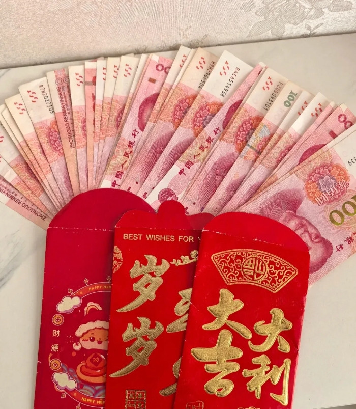 昨天上班，与同事闲聊，同事说她开年就存了5万，我还纳闷呢，就问她过年挣外快了？