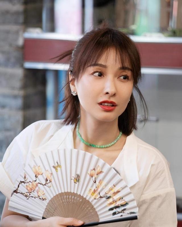 吴昕今年42岁了，为什么还不结婚？吴昕今年42岁，她从主持起步，在湖南卫视待了